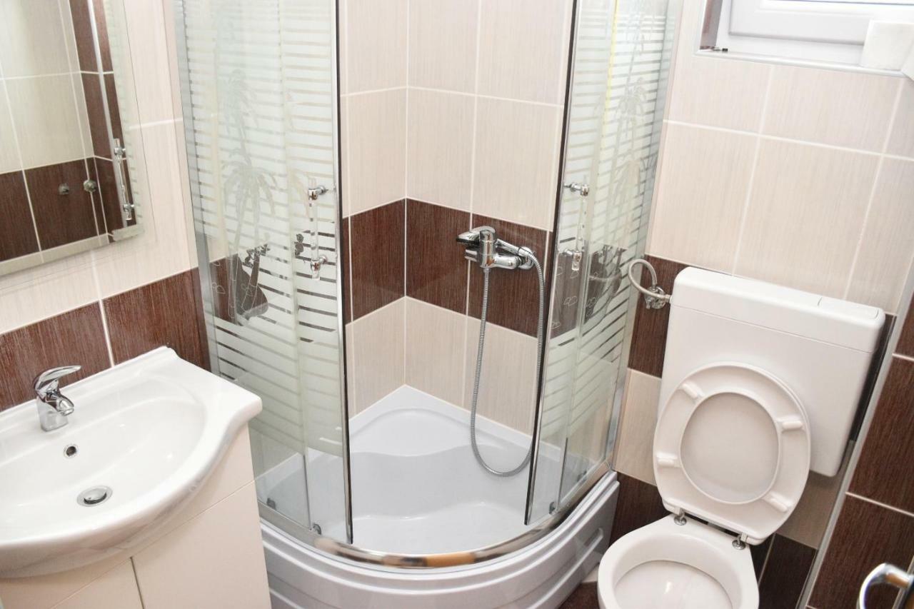 Apartmani Niko 1 Radovin Ngoại thất bức ảnh